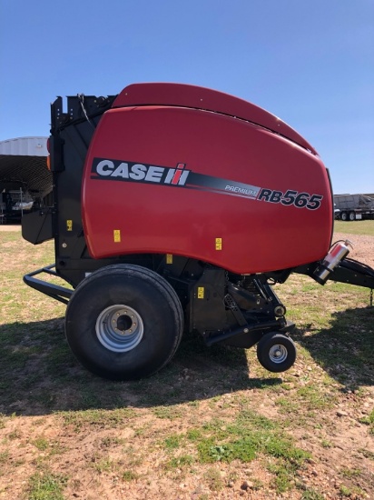 Case RB565 Premium Round Baler