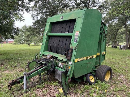 John Deere 566 Round Baler