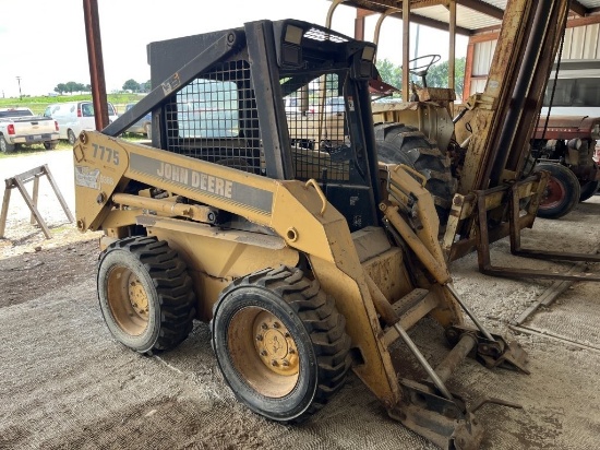 Deere 7775 Skidsteer w/ 72" Bucket