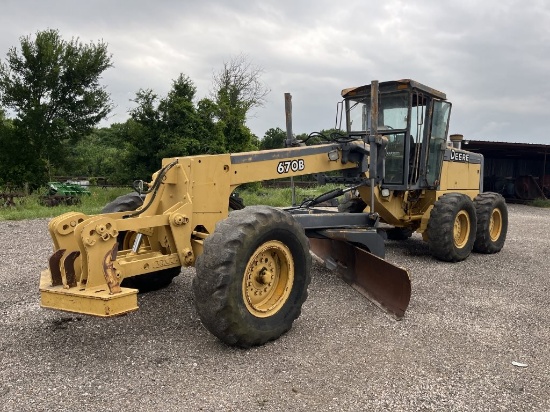 Deere 670B Motor Grader