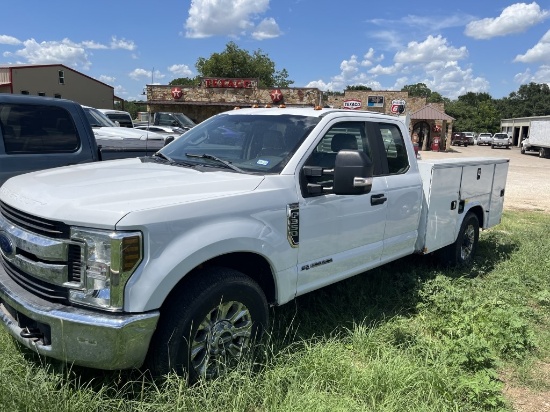 2017 Ford F350 SRW with Service Bed