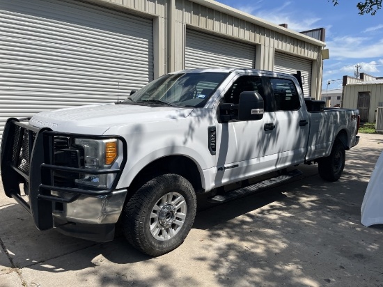 2017 Ford F350 4x4 SRW Diesel