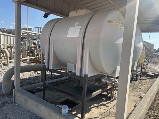 500gal Poly Tank on Metal Stand