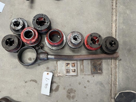 Ridgid Pipe Threader w/ 8 Dies