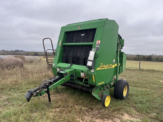 John Deere 567 Round Baler