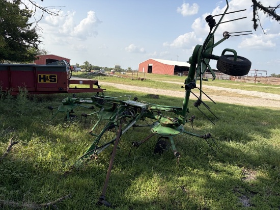 John Deere 4 Basket Tedder