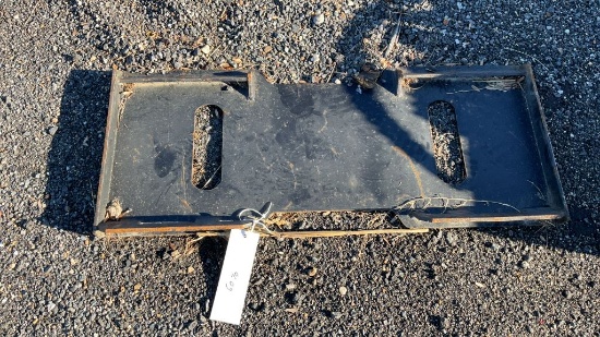 Skid steer mounting plate