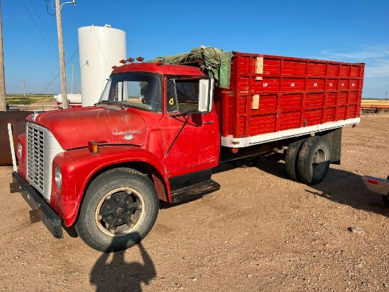 1968 International Loadstar 1600 Grain Truck
