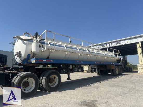 2006 Troxell 130-BBL Transport Trailer - Hose Troughs - Toolboxes - Walkway - NICE!