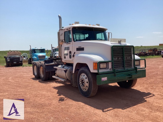 2000 Mack CH613 Winch Truck - Winch - Headache Rack - Sliding 5th Wheel - ONLY 81,178 MILES!