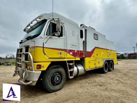 2001 Freightliner Cabover Wireline Truck - CAT C16 Diesel Engine - GREAT TRUCK!