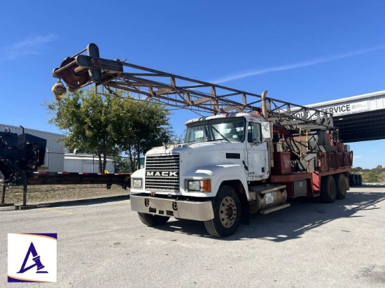 2001 Mack CH-613 Swabbing Unit - Mack E7-427 Diesel Engine - Eaton 10-Spd Trans - Stiff Mast