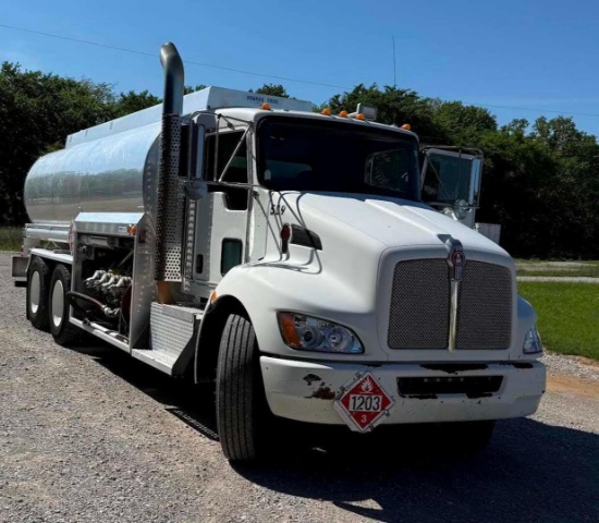 2009 KENWORTH PX8 FUEL TANKER