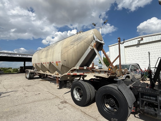 1984 Fruehauf Pneumatic Bulk Trailer