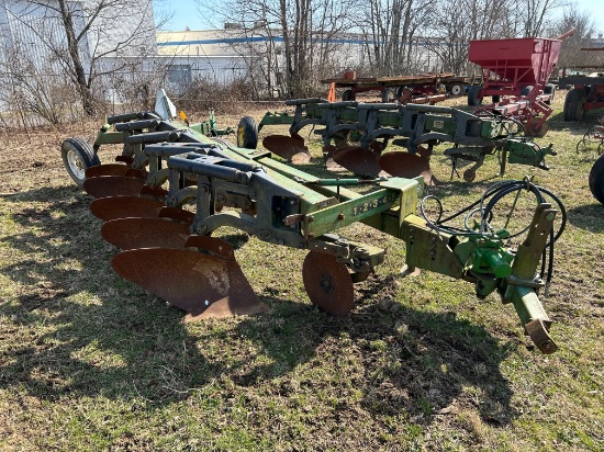 John Deere 2600 5 Bottom, semi Mounted Plow