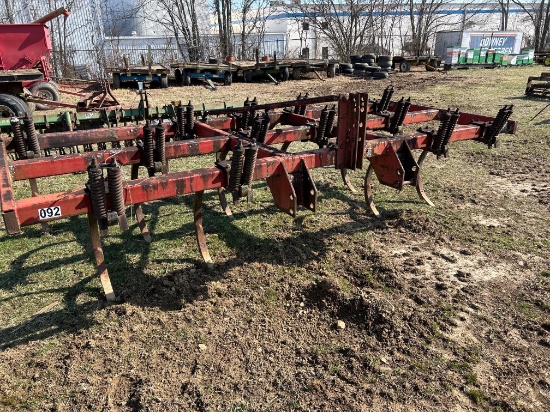 International 5500 Chisel Plow