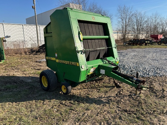John Deere 566 Round Baler