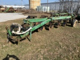 John Deere 2810