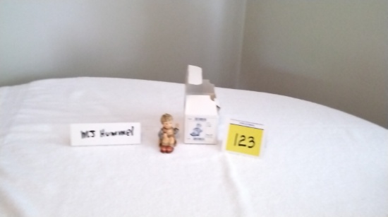 M.I. HUMMEL FIGUREINE #285