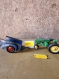 VINTAGE DIE CAST JOHN DEER TRACTOR
