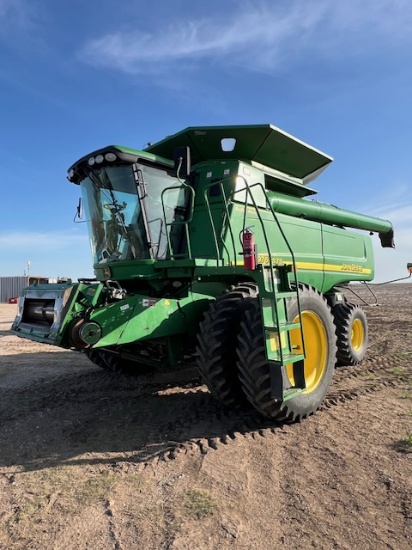 2006 John Deere 9760 Combine