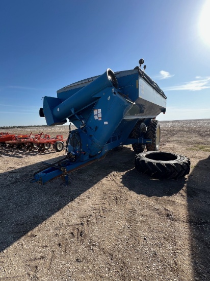 2004 Kinze 1050 Harvest Commander Grain Cart