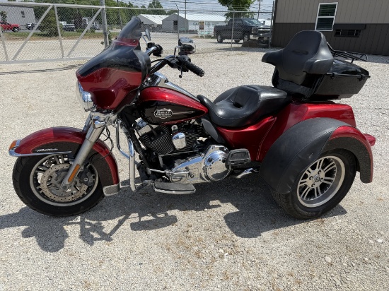 2012 HARLEY DAVIDSON TRI GLIDE ULTRA CLASSIC. VIN: 1HD1MAM14CB850092. MILEAGE: 51,756