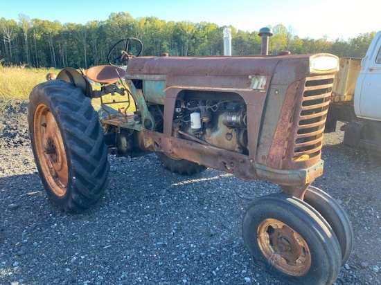Oliver Tractor 770 gas