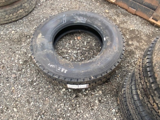 TIRE 11R 24.5