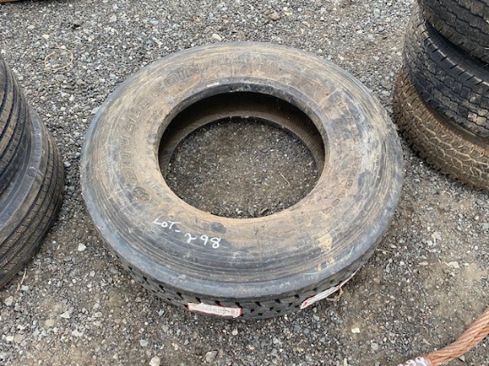 TIRE 11R 22.5