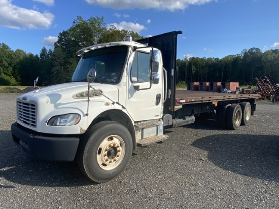 2006 Freightliner Flatbed Truck