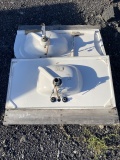2 Sinks