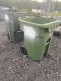2 Trash Cans