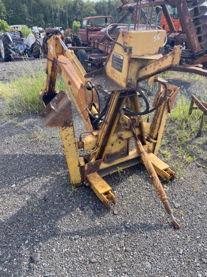 International 3082 Backhoe 3pt Hitch