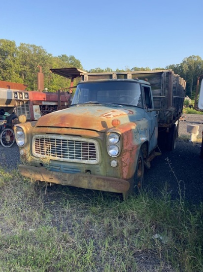 1959 International B-174 14’ Grain Truck