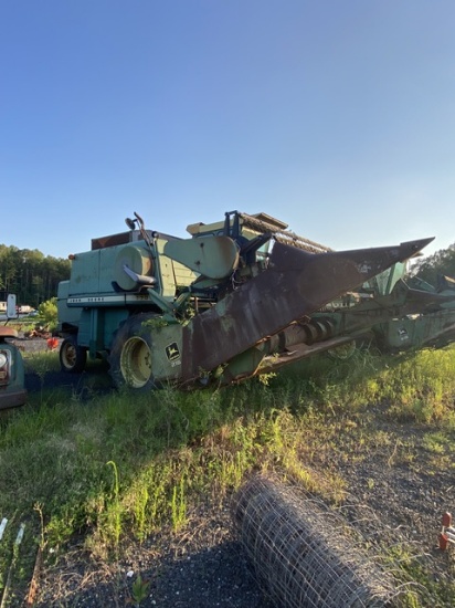 John Deere 7700 Combine with 216 Flex Grain Head