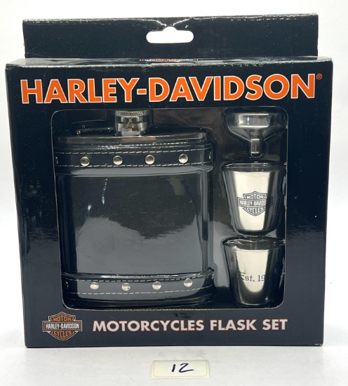 Harley-Davidson Motorcycle Flask Set