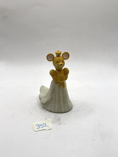 Church mouse bride with liquid