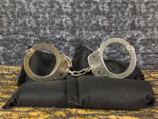 SMITH & WESSON HANDCUFFS