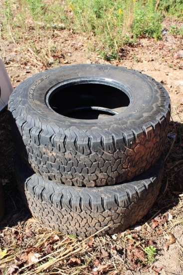(2) Truck Tires 315 / 70 / 17