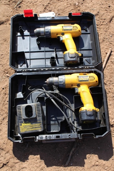 9.6 V DeWalt Drill Set w/ Charger & Case