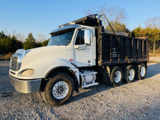 2005 FREIGHTLINER Columbia Tri-Axle Dump Truck