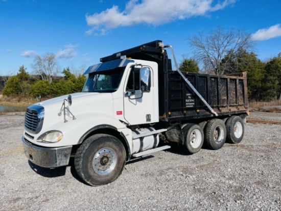 2005 FREIGHTLINER Columbia Tri-Axle Dump Truck