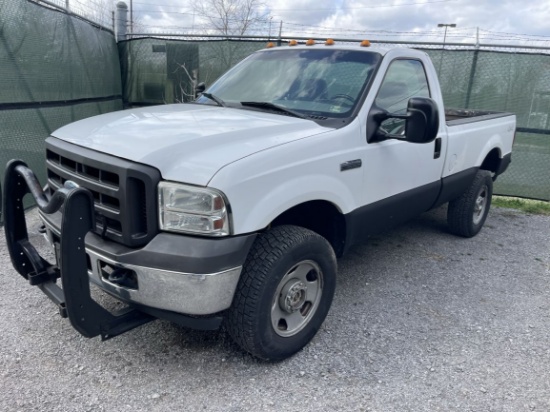 2005 FORD F-350 Pickup Truck