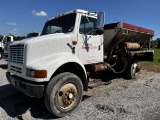 (INOP) 1993 INTERNATIONAL 8100 S/A Spreader Truck