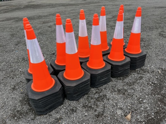 (NEW) Lot of 100 Traffic Safety Cones