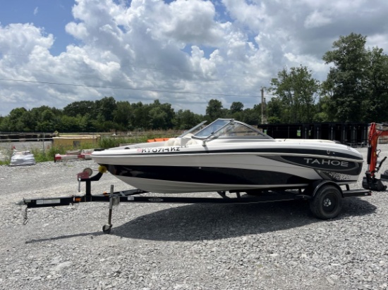 Tahoe Q5SI Sport Boat w/ Trailer