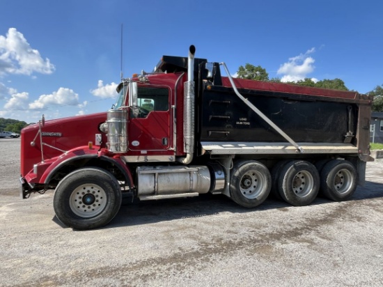 2013  KENWORTH  T800  Tri-Axle  Dump Truck
