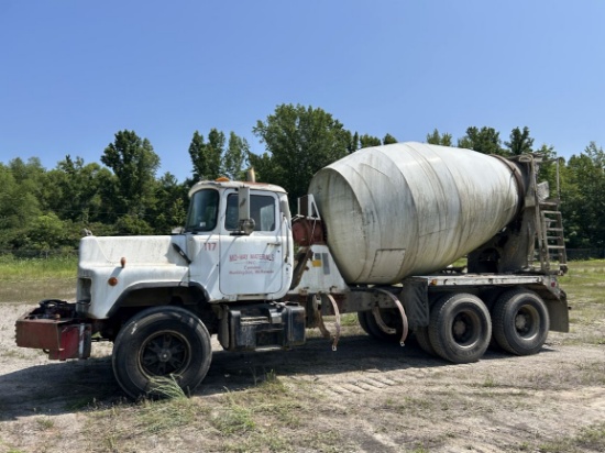 1997 MACK DM Rear Discharge T/A Concrete Mixer Truck