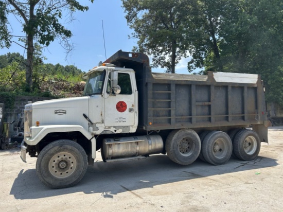 1999 VOLVO TRUCK VNM84 Tri-Axle Dump Truck
